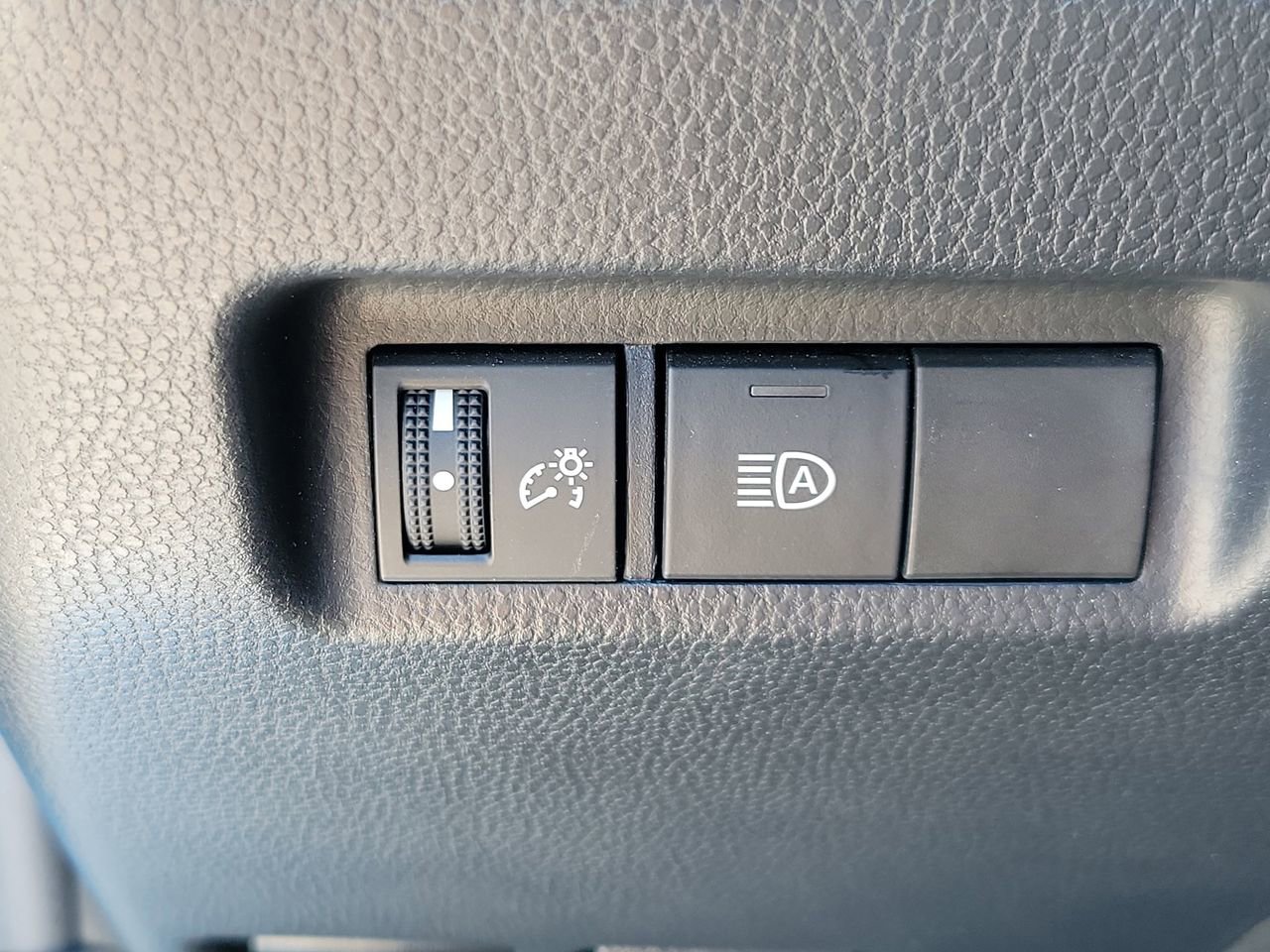 Used 2020 Toyota RAV4 LE FWD image 30