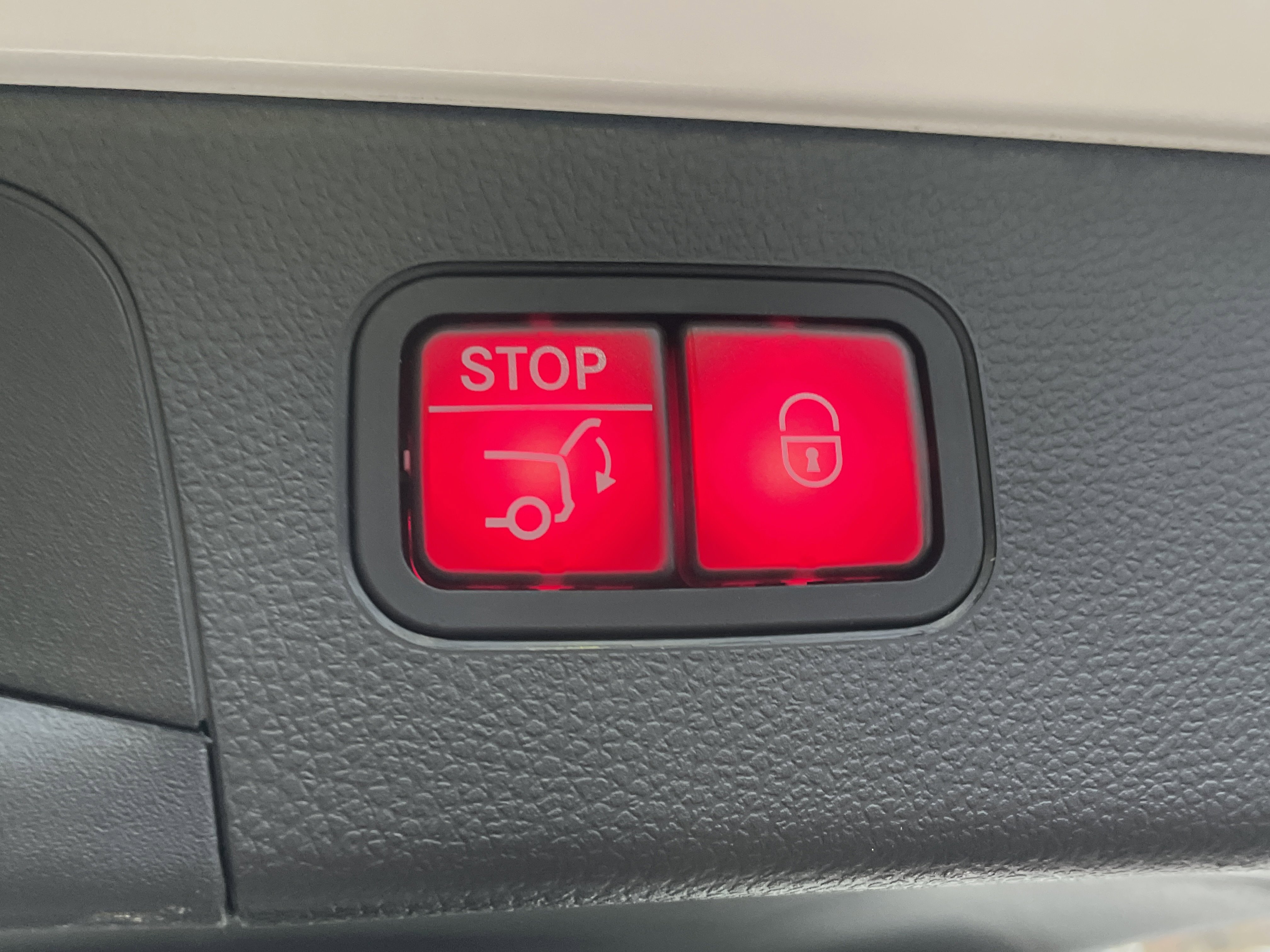 Certified 2022 Mercedes-Benz GLC 300 4MATIC w/ Driver Assistance Package image 13