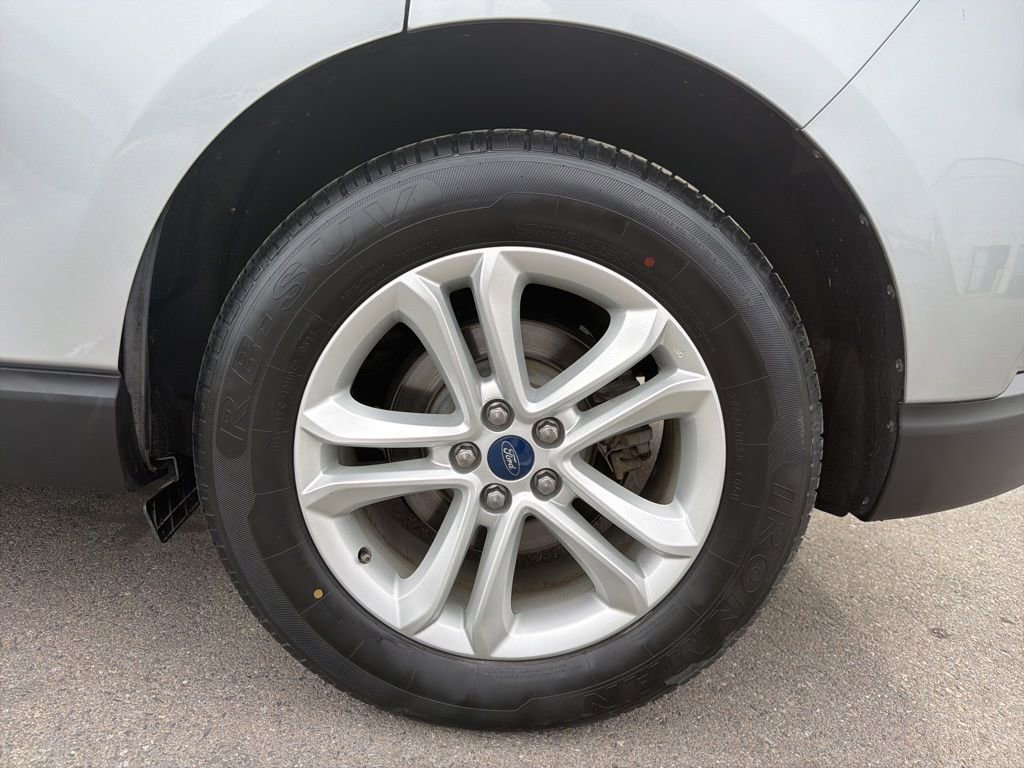 Used 2020 Ford Edge SEL image 27