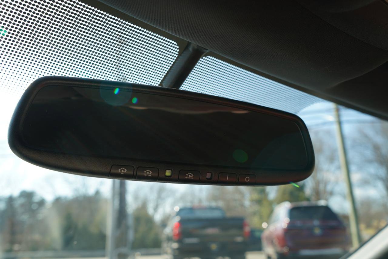 Used 2010 Nissan 370Z Touring w/ Sport Pkg image 33