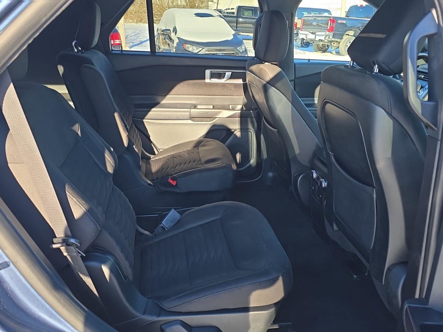 Used 2020 Ford Explorer XLT image 30