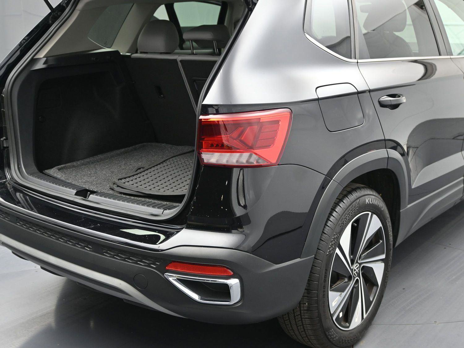 Used 2024 Volkswagen Taos SE image 13