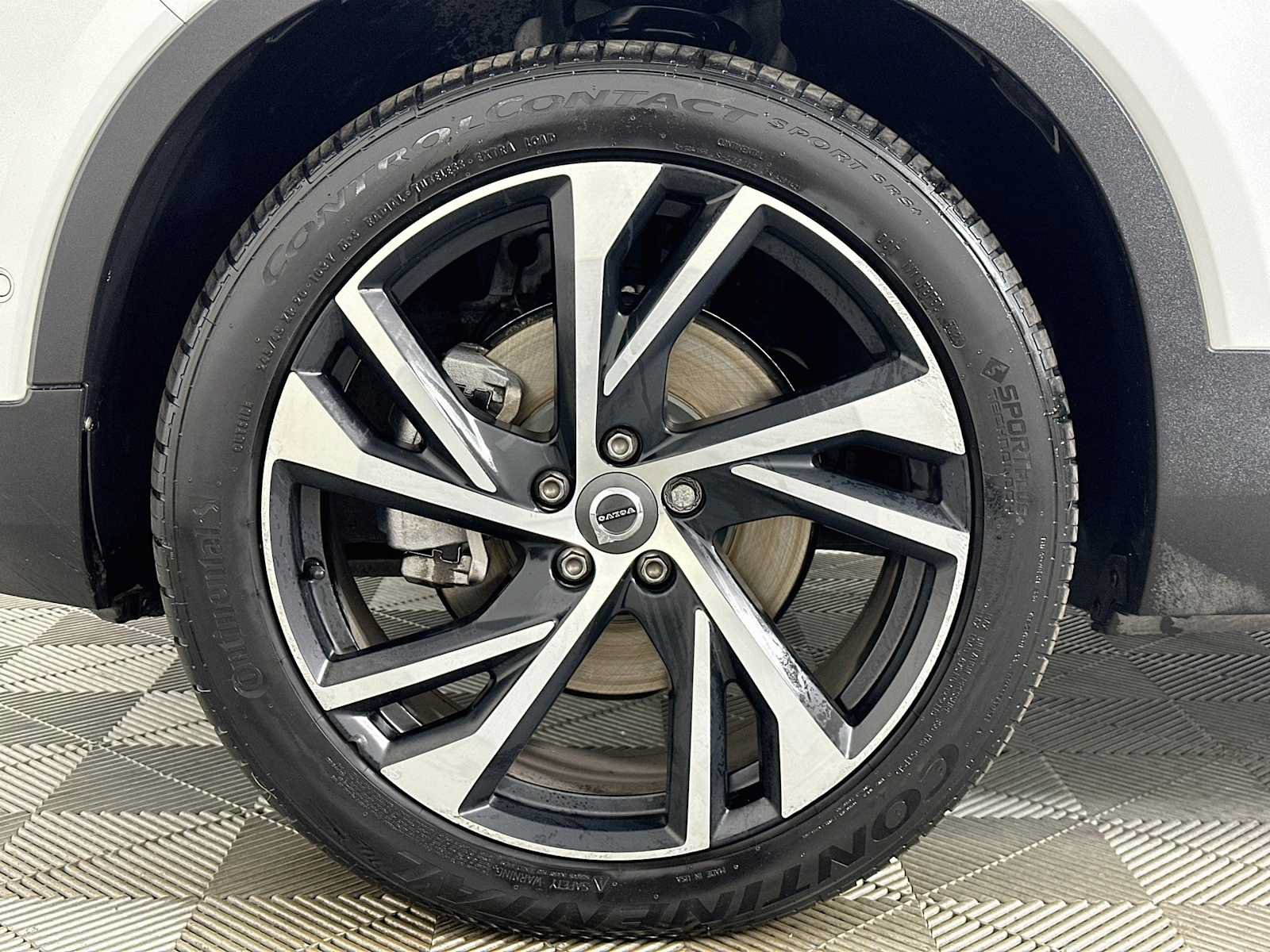 Used 2020 Volvo XC40 T5 R-Design w/ Protection Package Premier AWD/4WD image 30