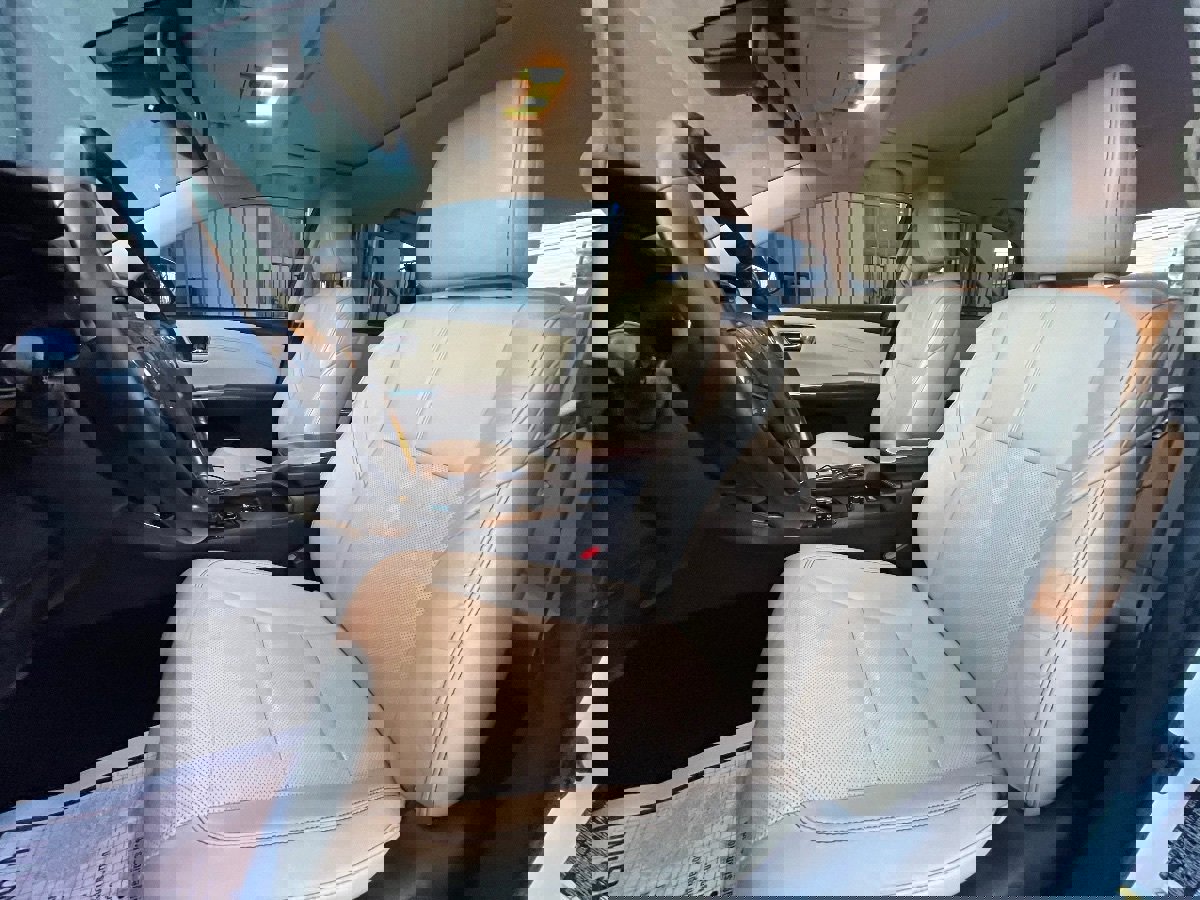 Used 2018 Toyota Avalon Limited FWD image 11