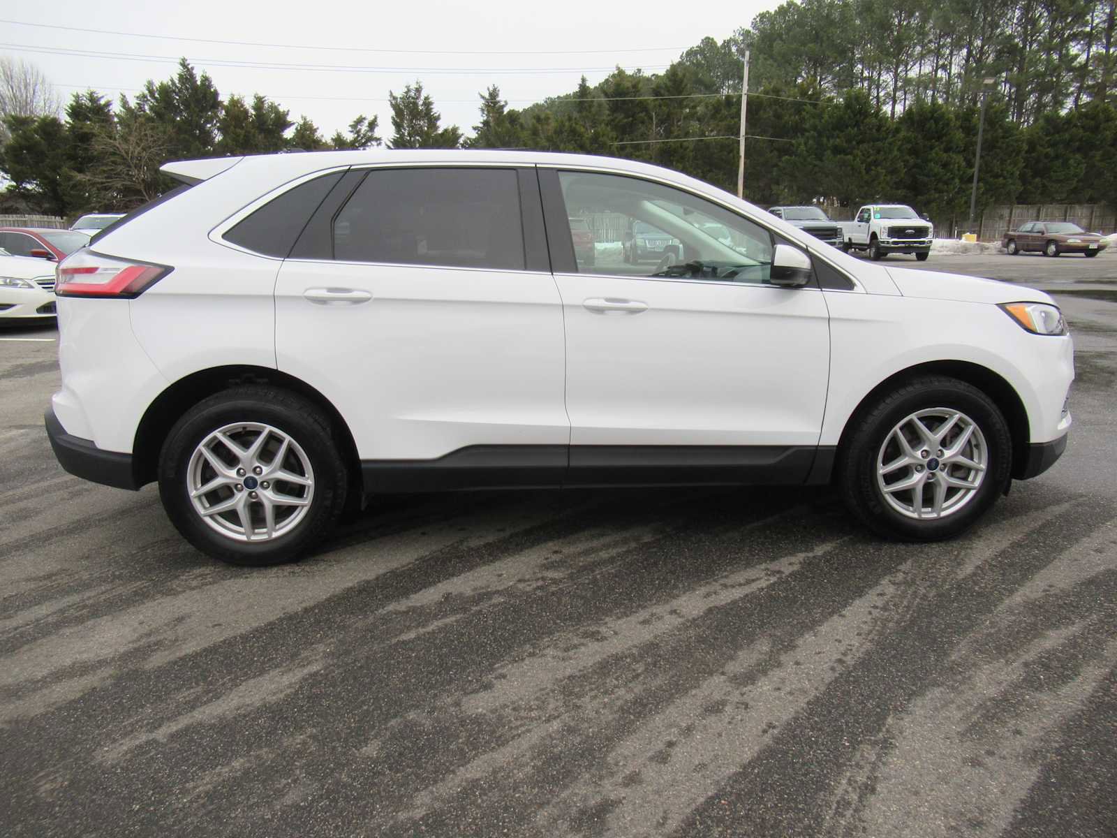 Used 2022 Ford Edge SEL w/ Convenience Package image 4