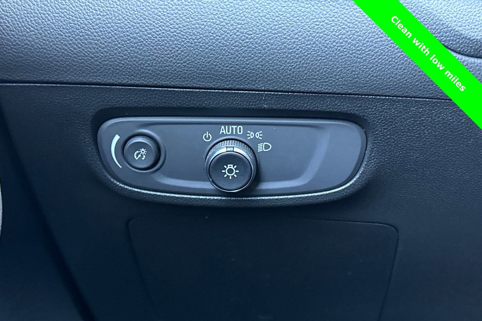 Used 2024 Buick Encore GX Avenir w/ Avenir Convenience Package image 36