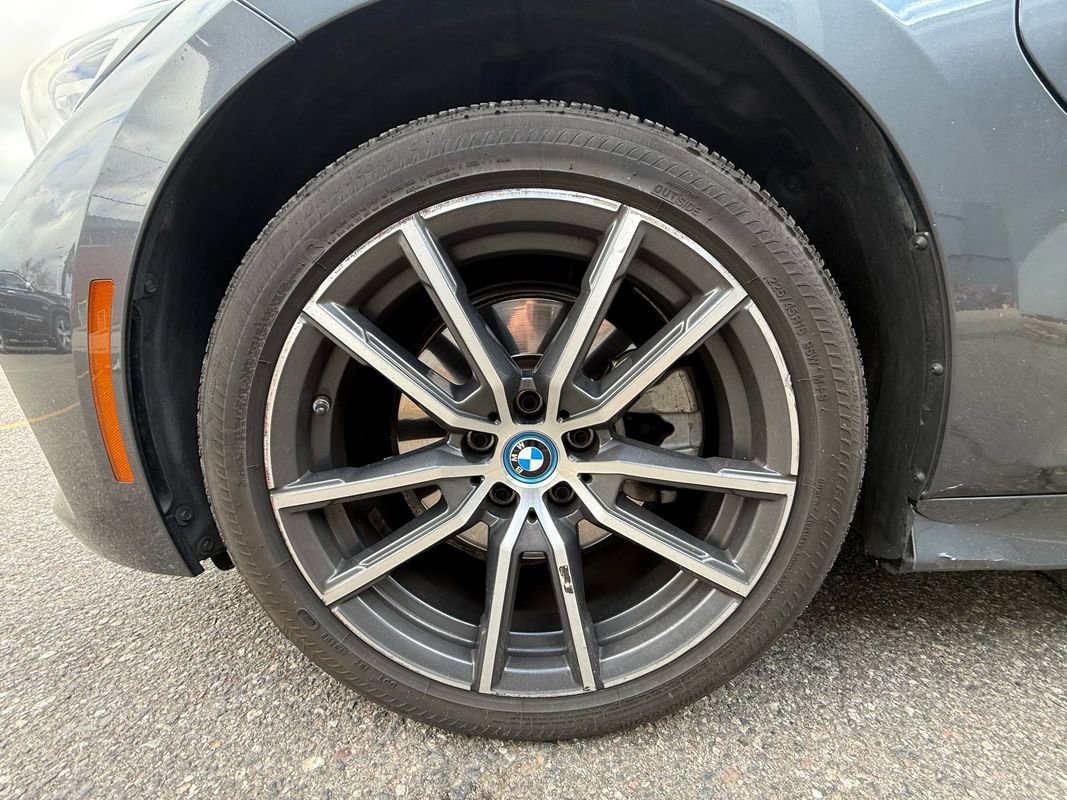 Used 2022 BMW 330e xDrive image 28