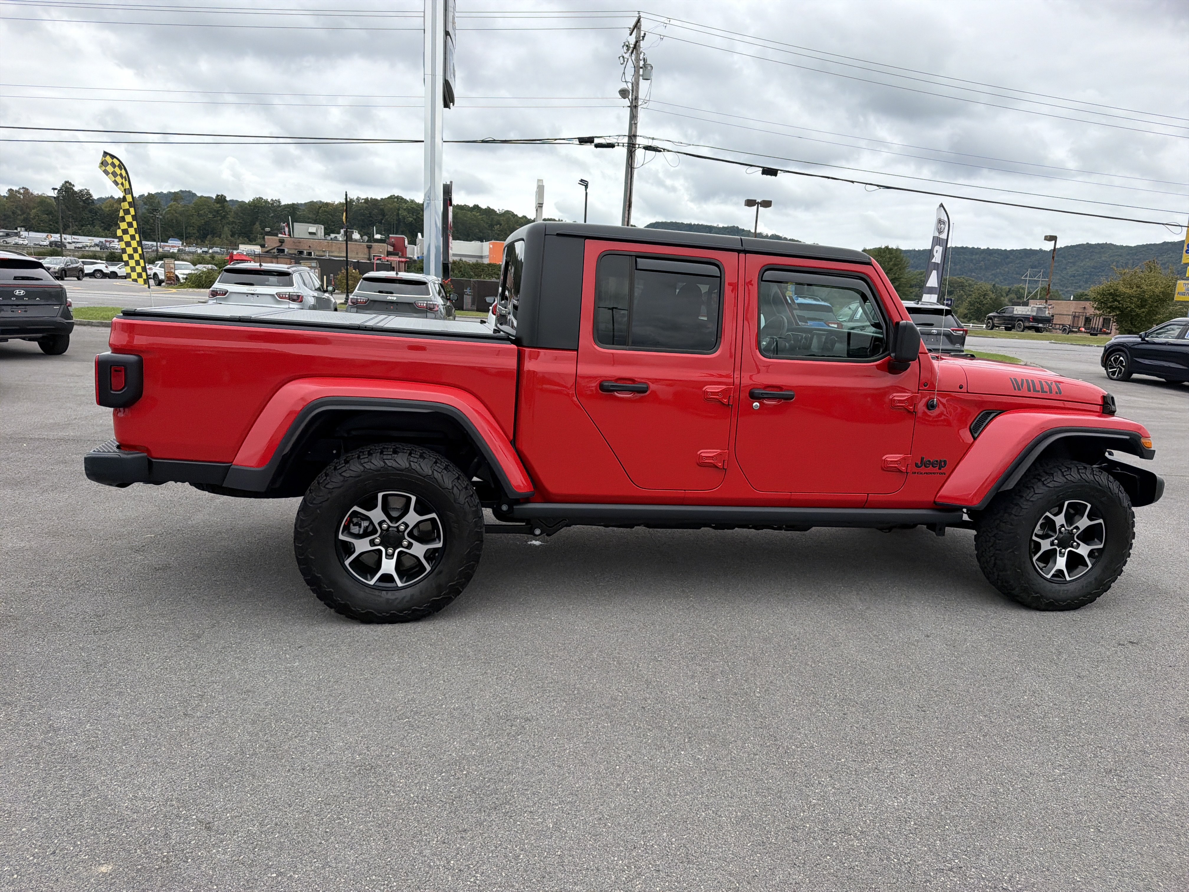 Used 2023 Jeep Gladiator Sport AWD/4WD image 5
