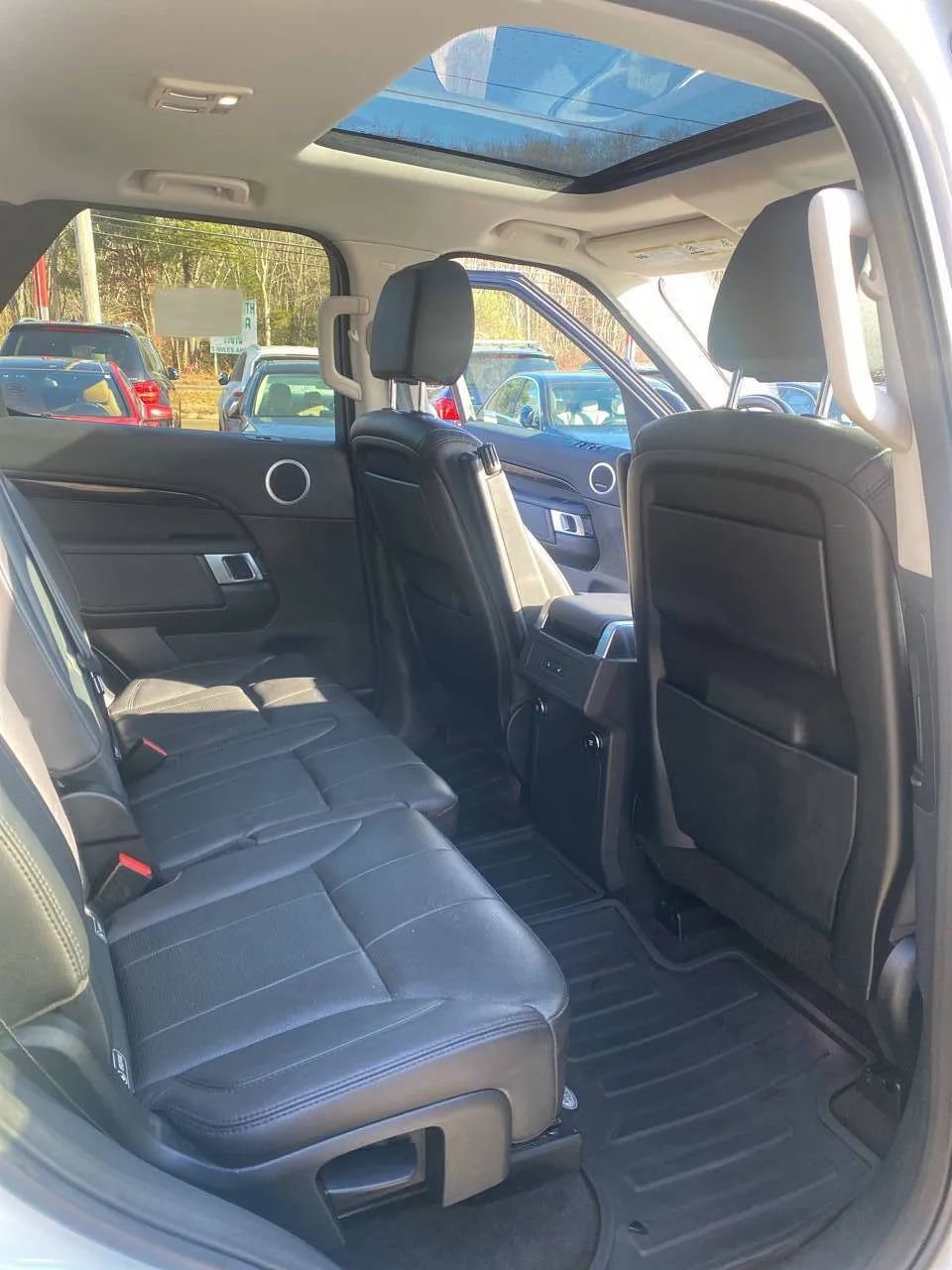 Used 2018 Land Rover Discovery SE image 20