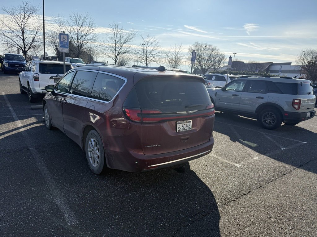 Used 2023 Chrysler Pacifica Touring-L image 4