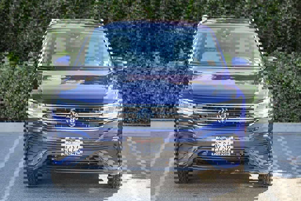 Used 2022 Volkswagen Tiguan SE image 2