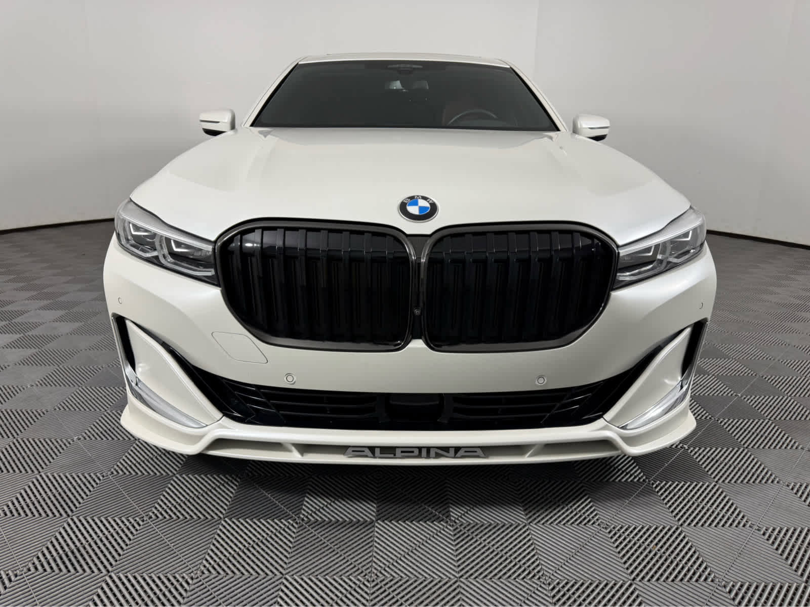 Certified 2022 BMW ALPINA B7 xDrive w/ Luxury Rear Seating Package image 8