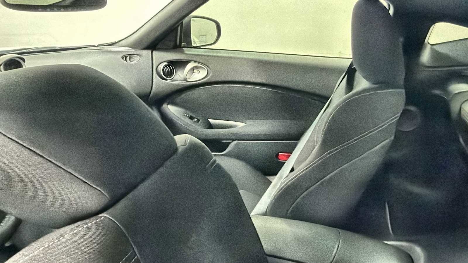 Used 2014 Nissan 370Z Coupe RWD image 24