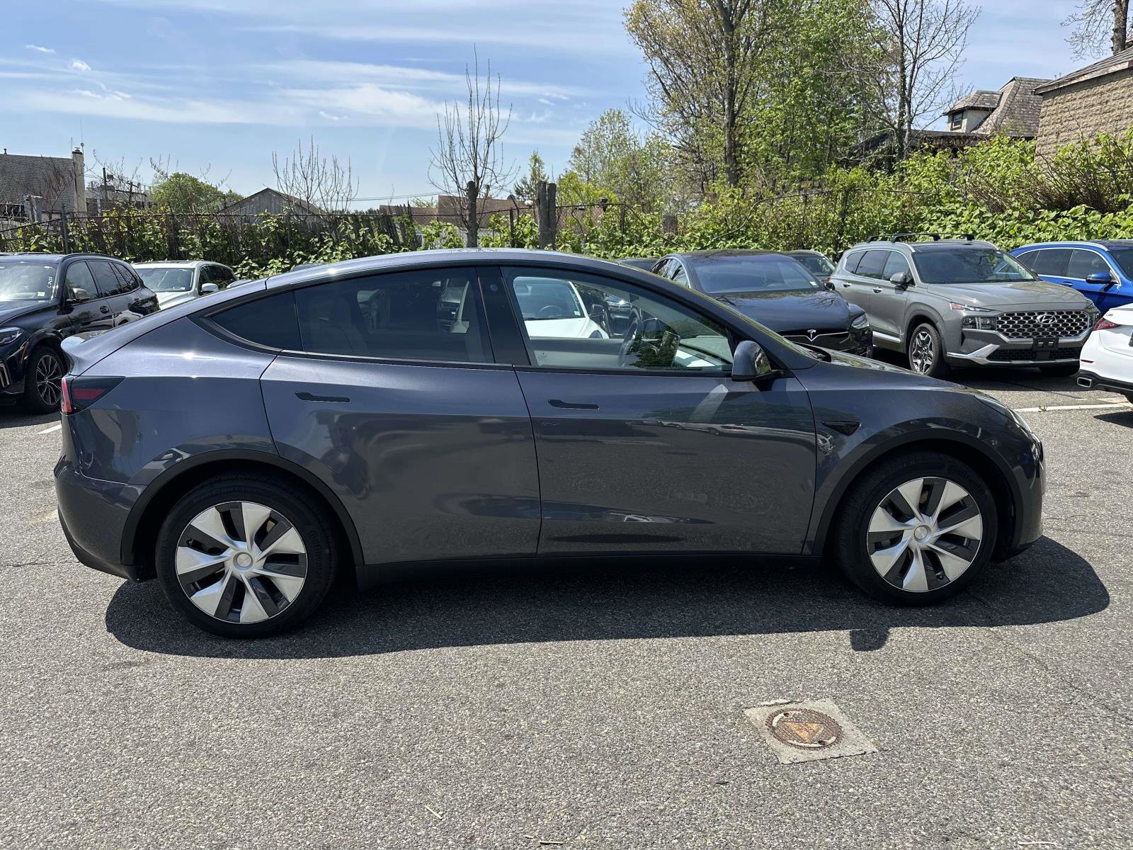 Used 2022 Tesla Model Y Long Range AWD/4WD image 2