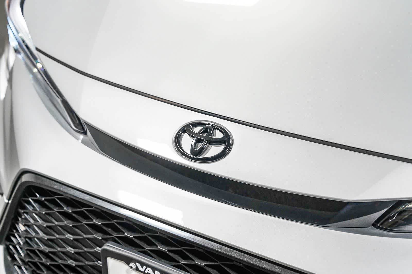 Certified 2025 Toyota Corolla SE FWD image 9
