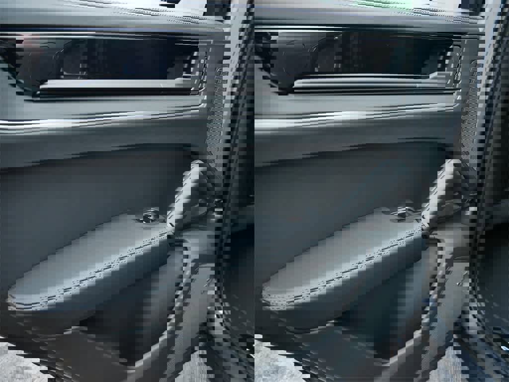 New 2025 Porsche Cayenne S image 14