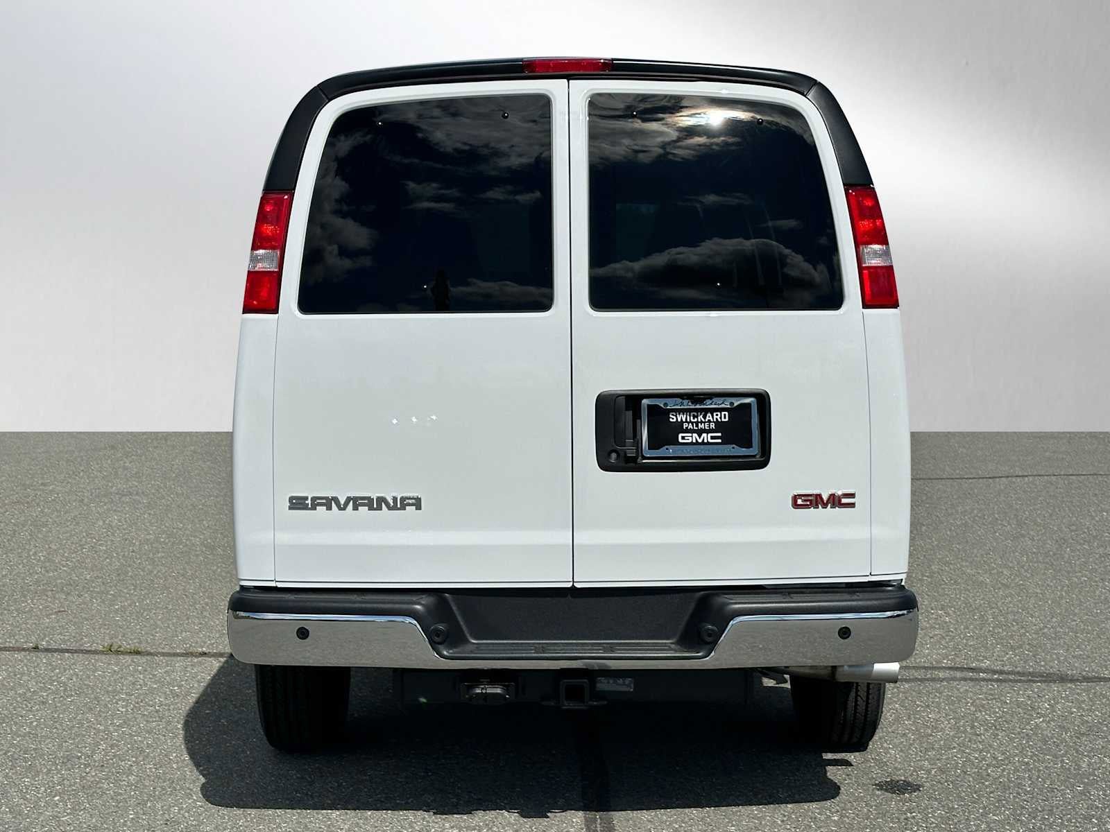New 2025 GMC Savana 3500 Extended w/ Driver Convenience Package RWD image 4