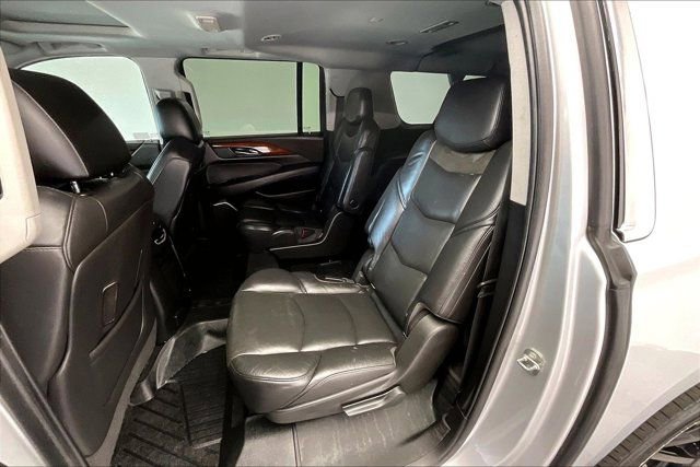 Used 2019 Cadillac Escalade ESV Luxury AWD/4WD image 18