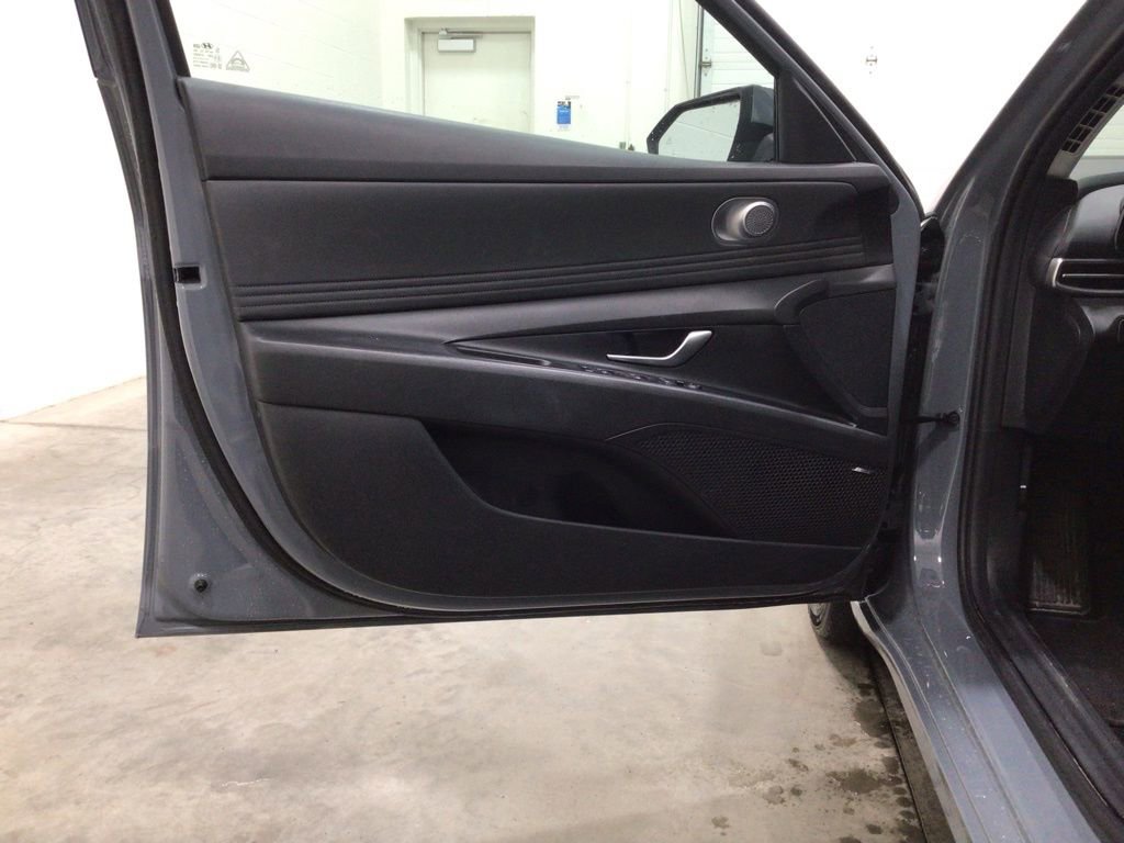 Used 2021 Hyundai Elantra SEL w/ Convenience + Premium Package image 18