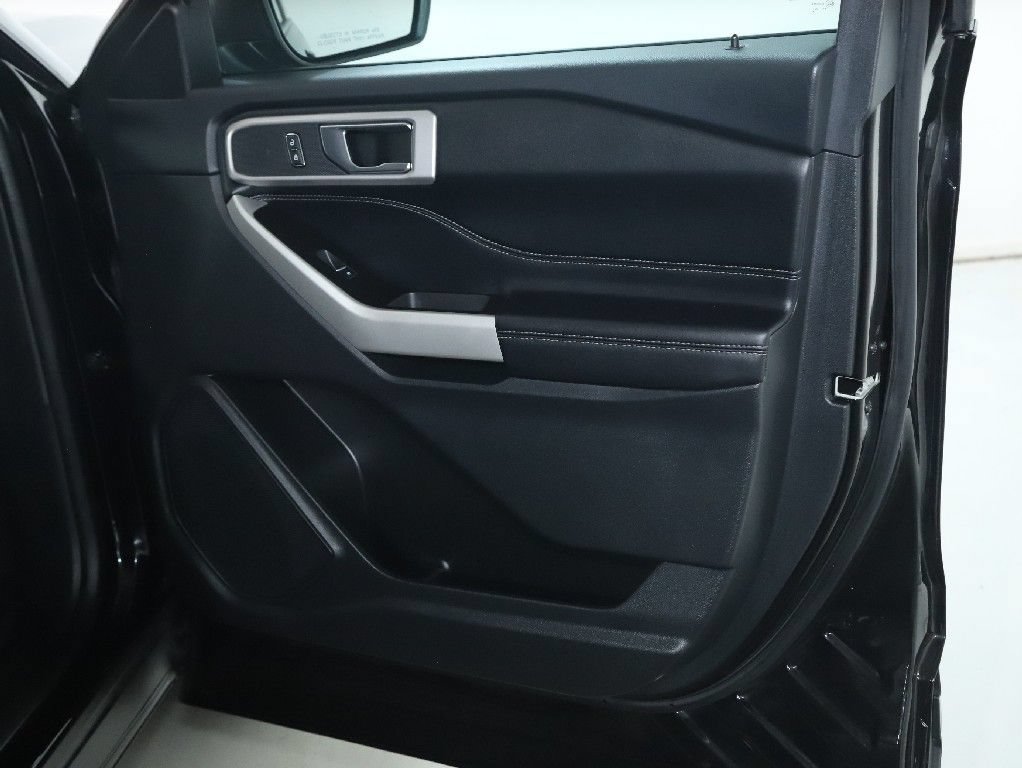 Used 2022 Ford Explorer XLT AWD/4WD image 33