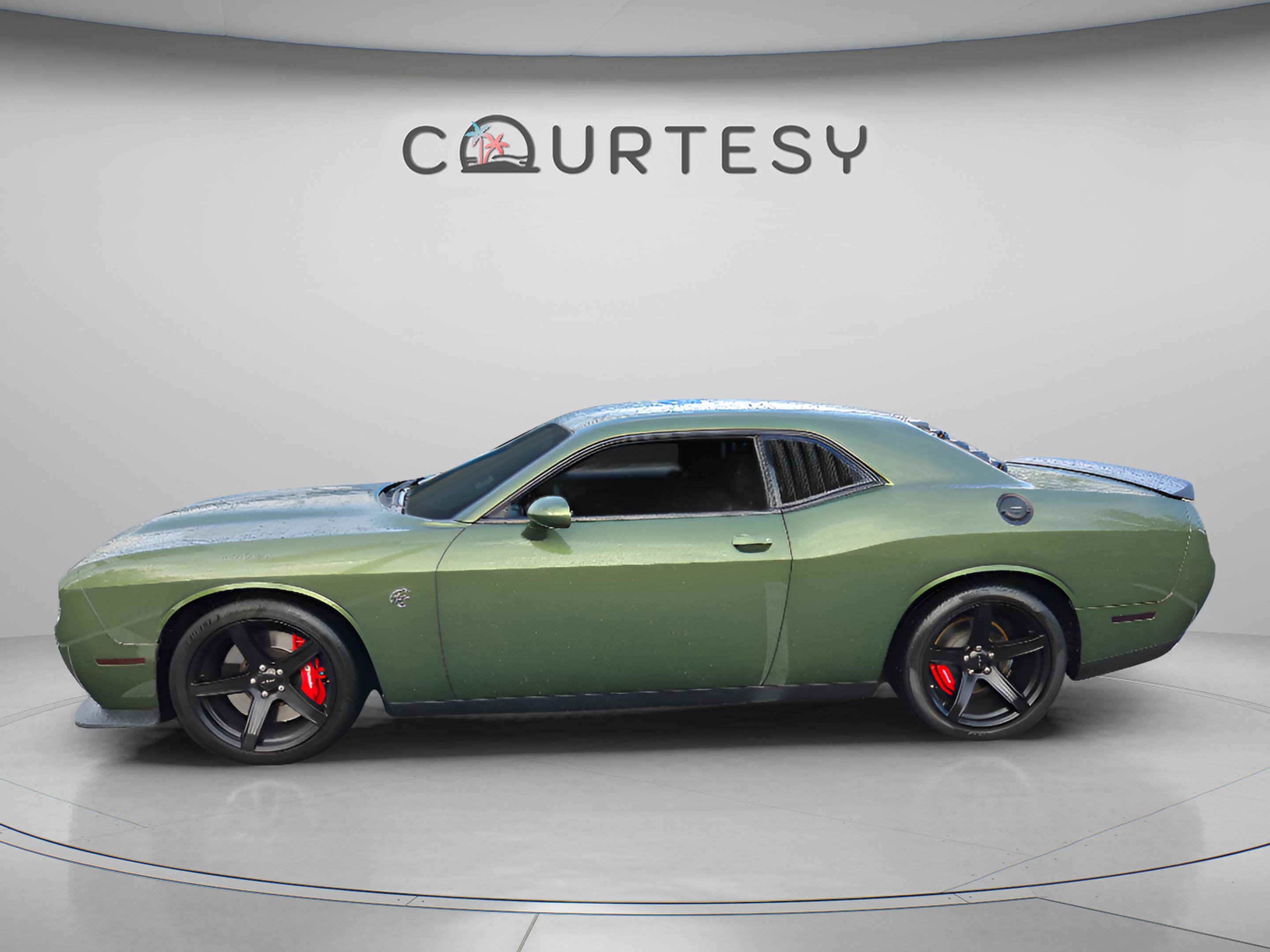 Used 2020 Dodge Challenger SRT Hellcat RWD image 2