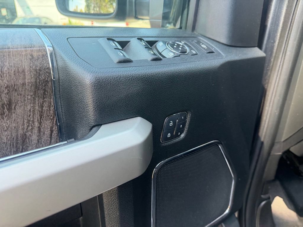 Used 2018 Ford F350 Lariat w/ Lariat Ultimate Package AWD/4WD image 19