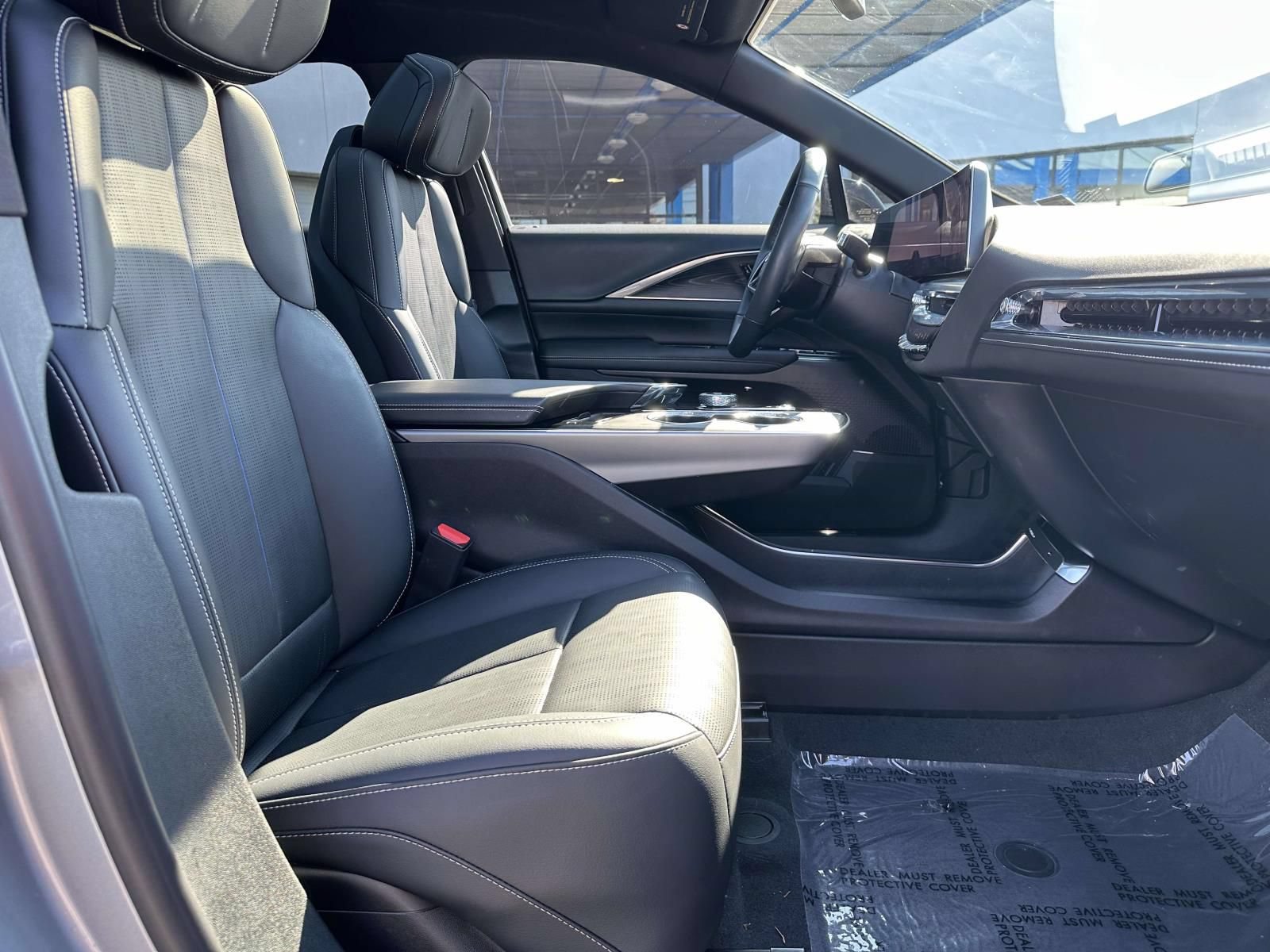 Used 2024 Cadillac Lyriq Luxury AWD/4WD image 29