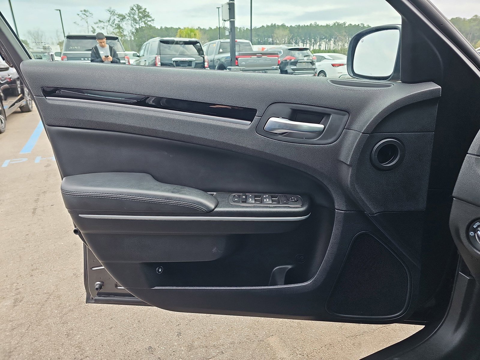 Used 2023 Chrysler 300 Touring RWD image 28