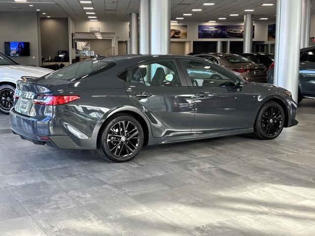 Used 2025 Toyota Camry SE image 12