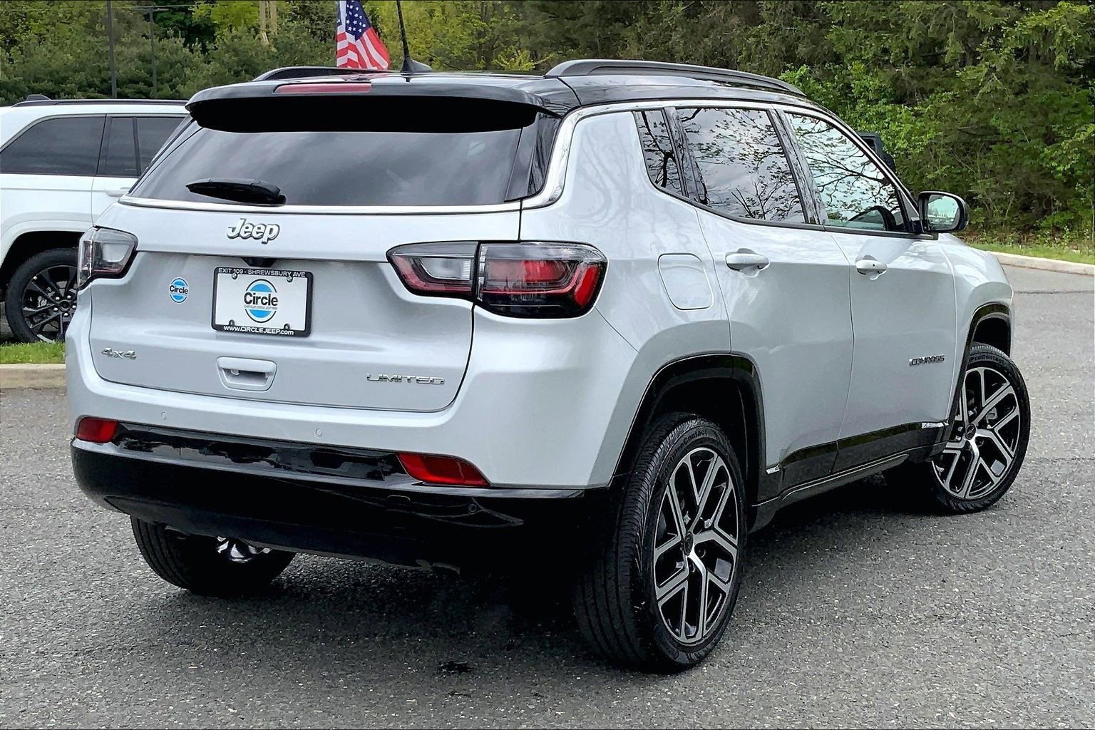 Certified 2025 Jeep Compass Limited w/ Elite Group AWD/4WD image 11