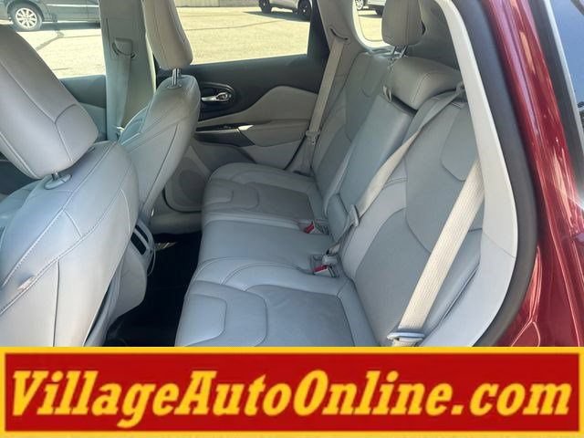Used 2018 Jeep Compass Latitude w/ Popular Equipment Group AWD/4WD image 29