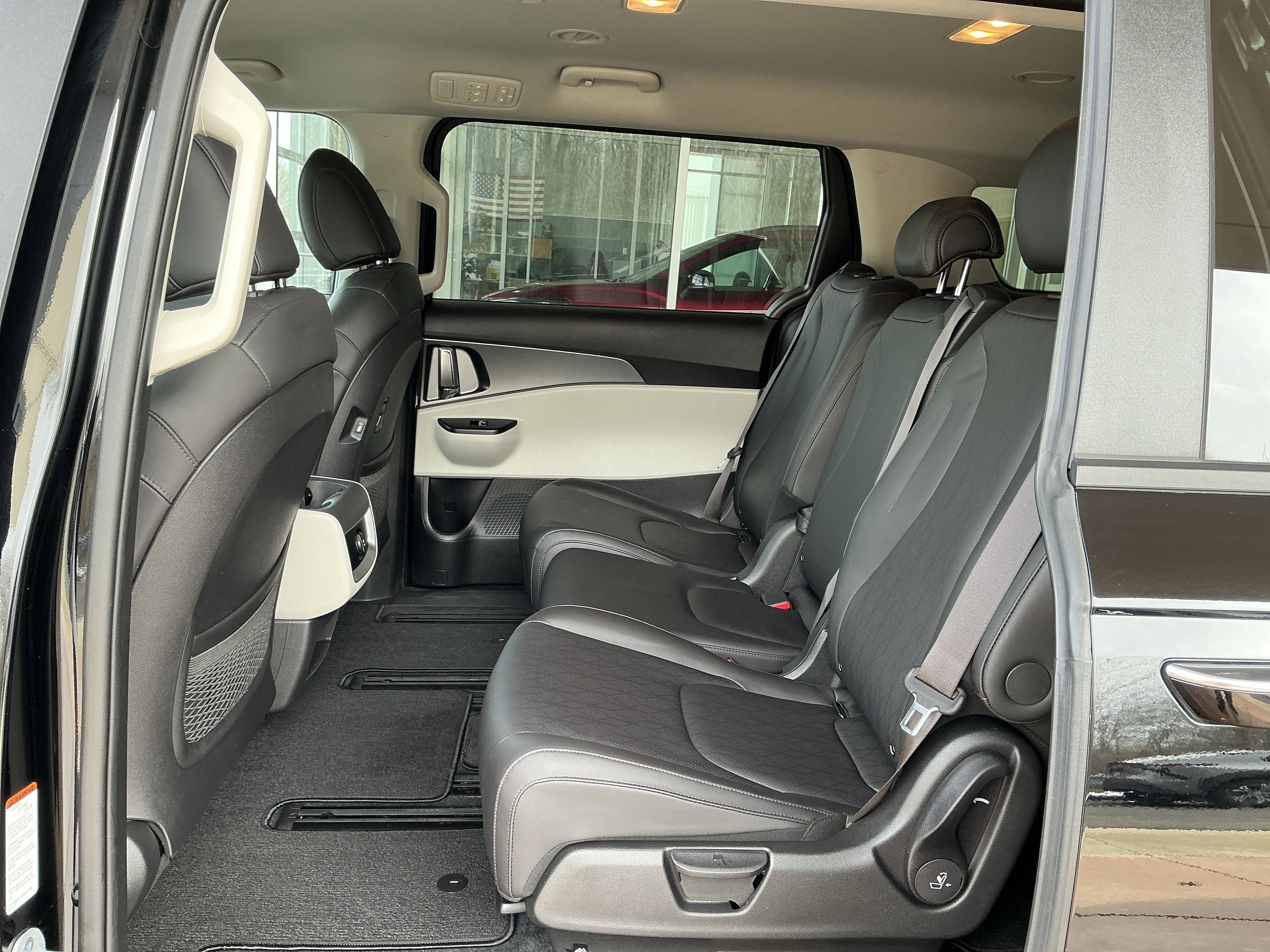 Used 2024 Kia Carnival LX image 18