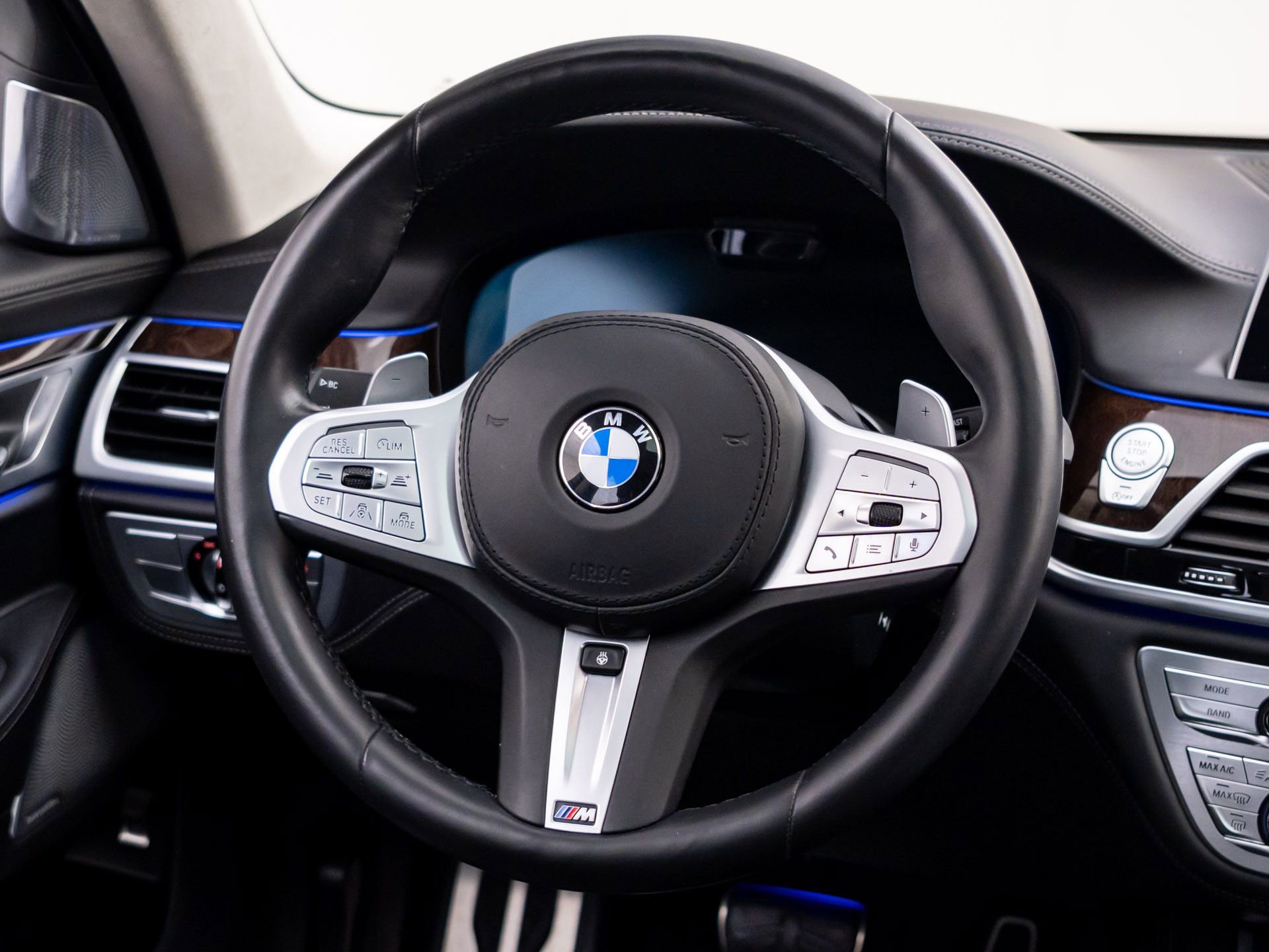 Used 2022 BMW M760i xDrive image 11