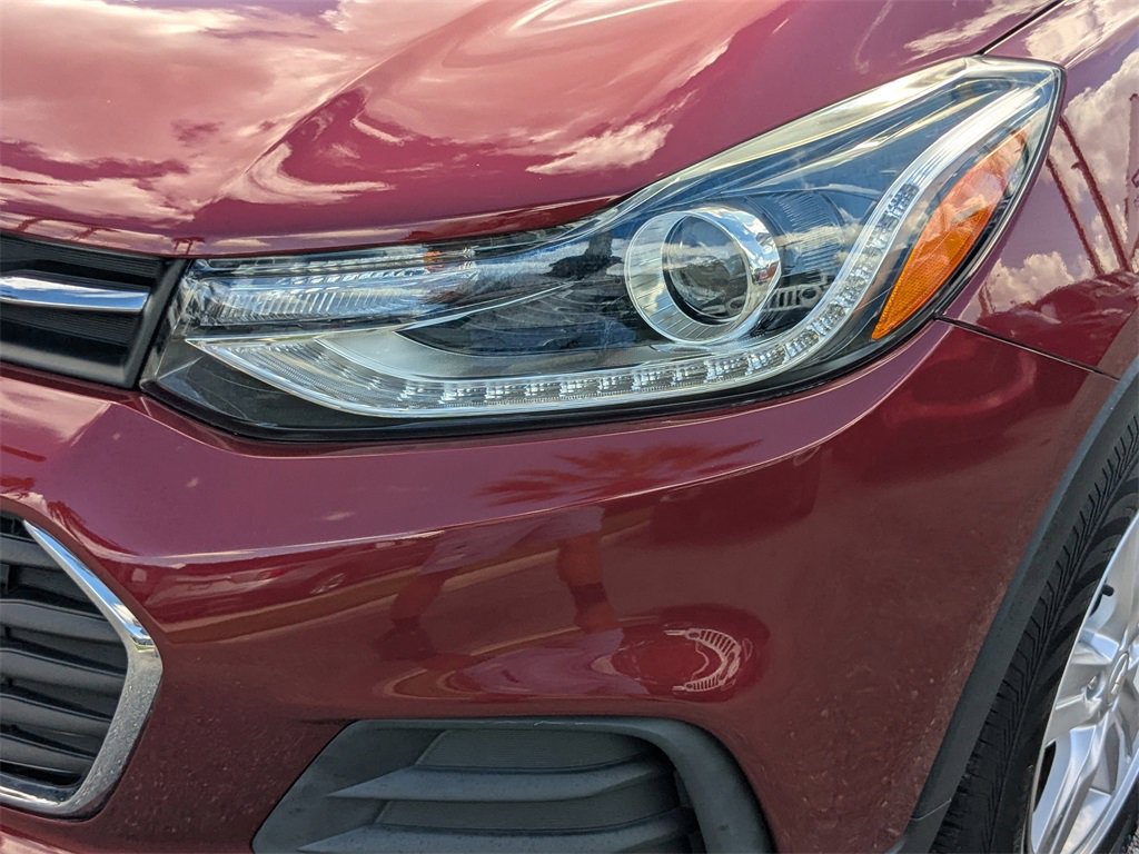 Certified 2022 Chevrolet Trax LT w/ LT Convenience Package image 9