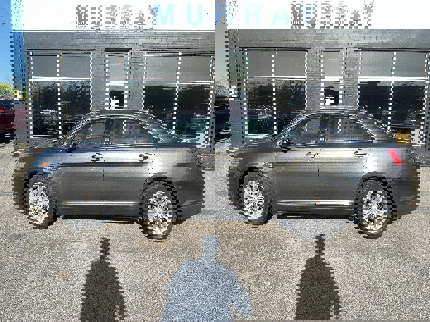 Used 2017 Ford Taurus SEL FWD image 2