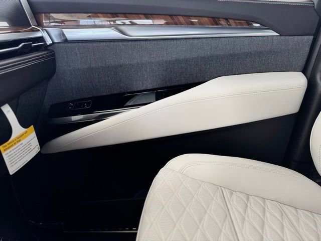 New 2026 Cadillac Escalade Platinum Luxury w/ LPO, Floor Liner Package image 27