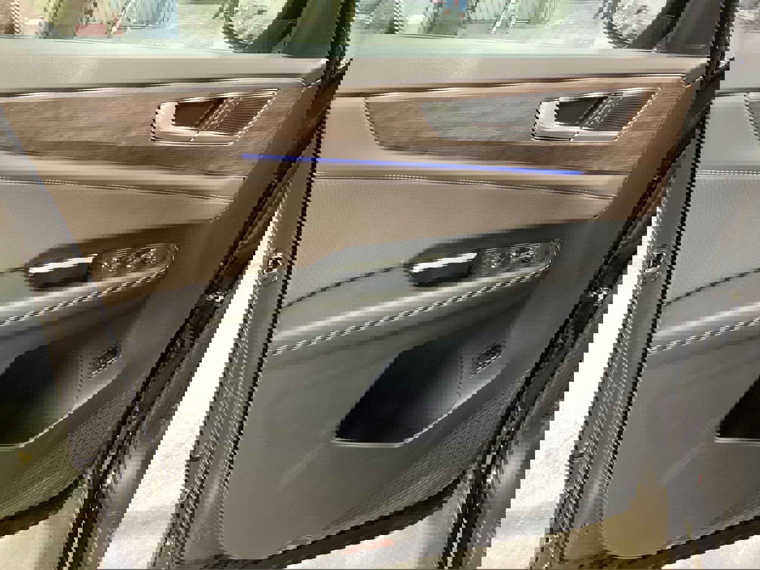 Used 2024 Volkswagen Atlas SEL image 11