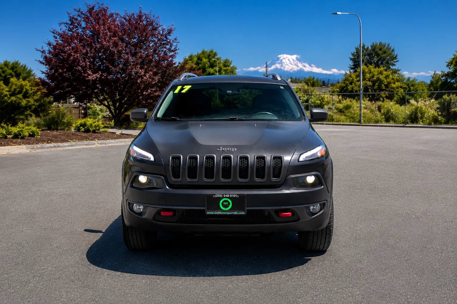Used 2017 Jeep Cherokee Trailhawk w/ Comfort/Convenience Group AWD/4WD image 2