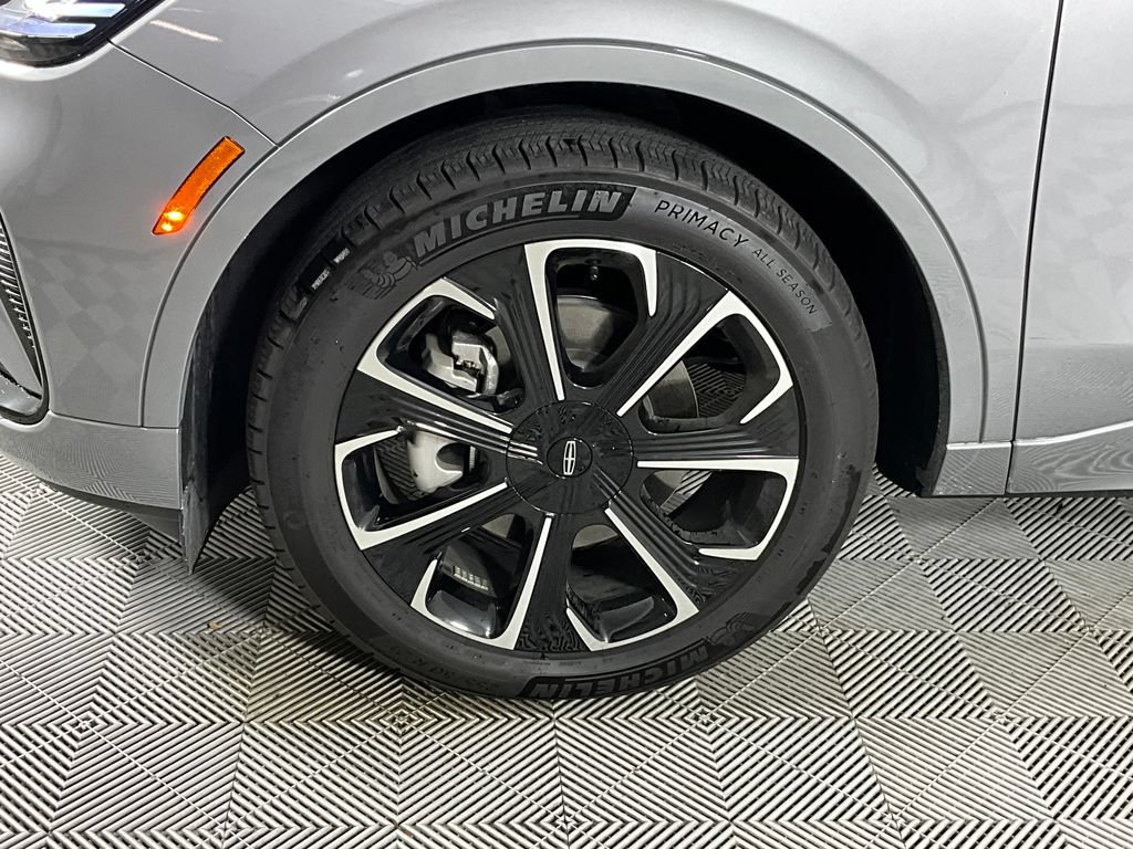 Used 2025 Lincoln Nautilus Reserve AWD/4WD image 30