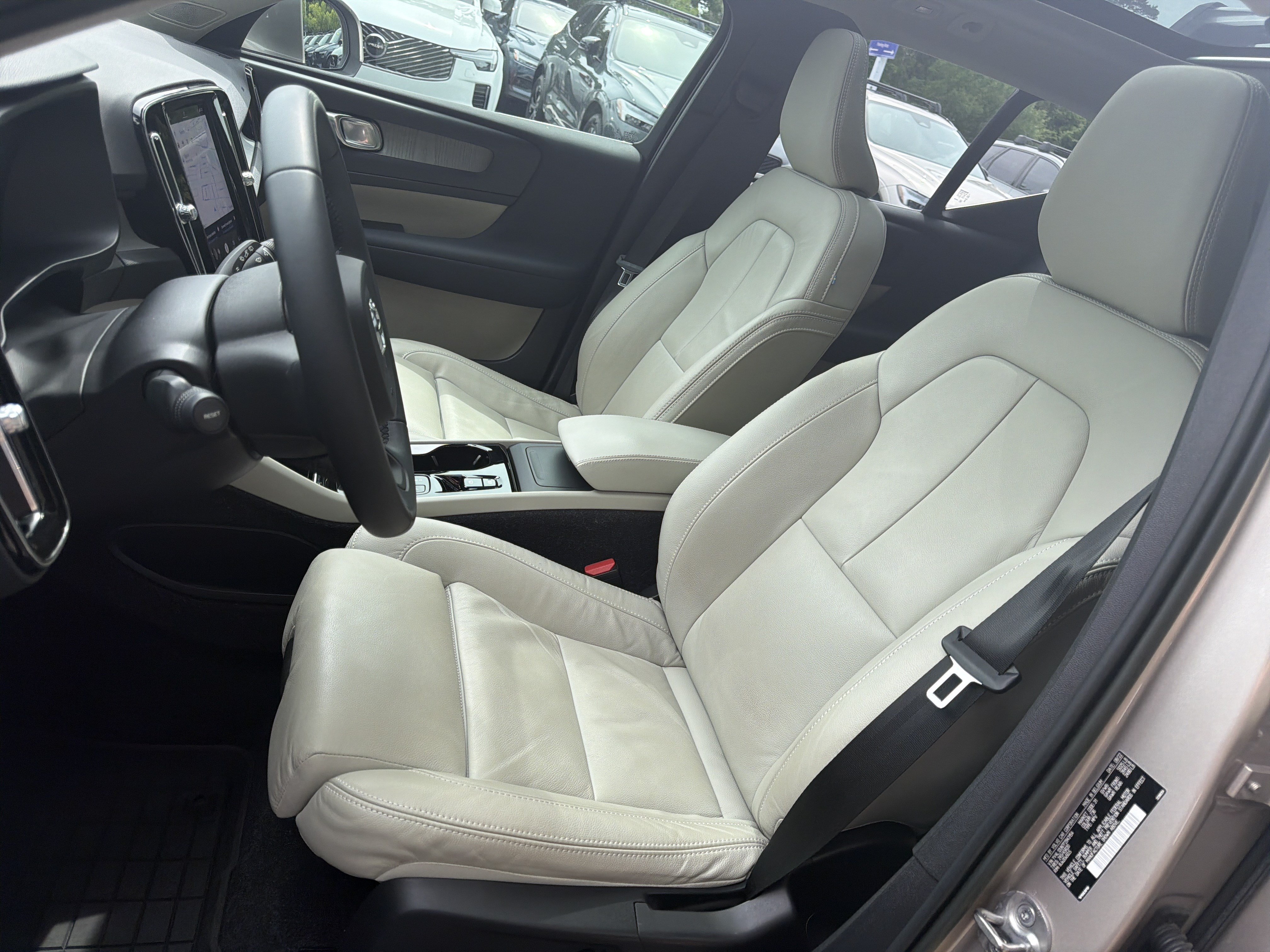 Certified 2023 Volvo XC40 B5 Plus w/ Driver Assist Package AWD/4WD image 16
