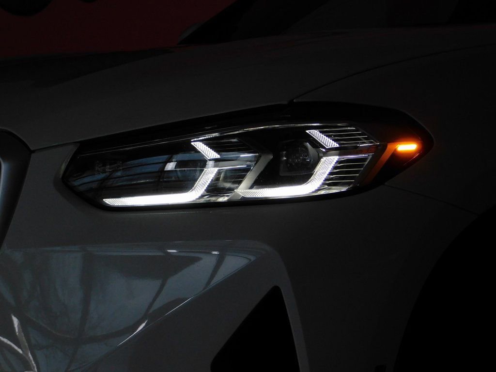 Used 2023 BMW X4 xDrive30i image 16
