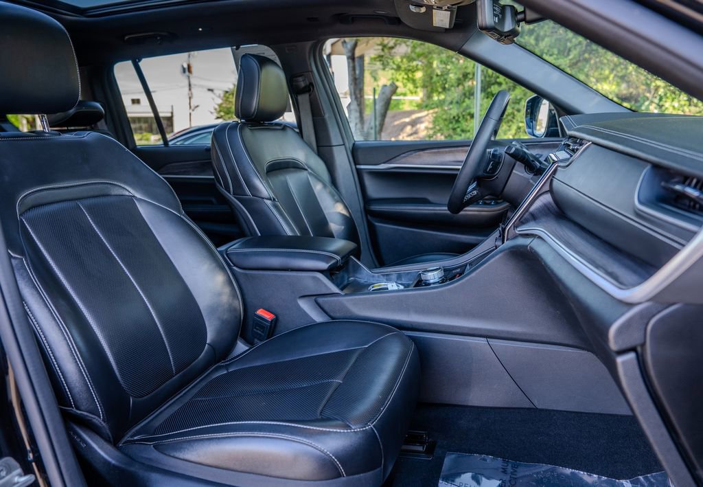 Used 2024 Jeep Grand Cherokee L Limited w/ Luxury Tech Group II image 23