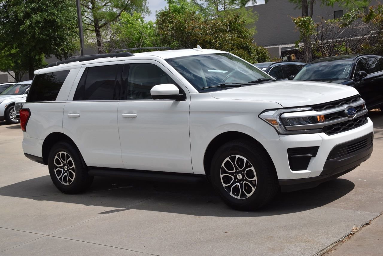 Certified 2022 Ford Expedition XLT RWD image 5