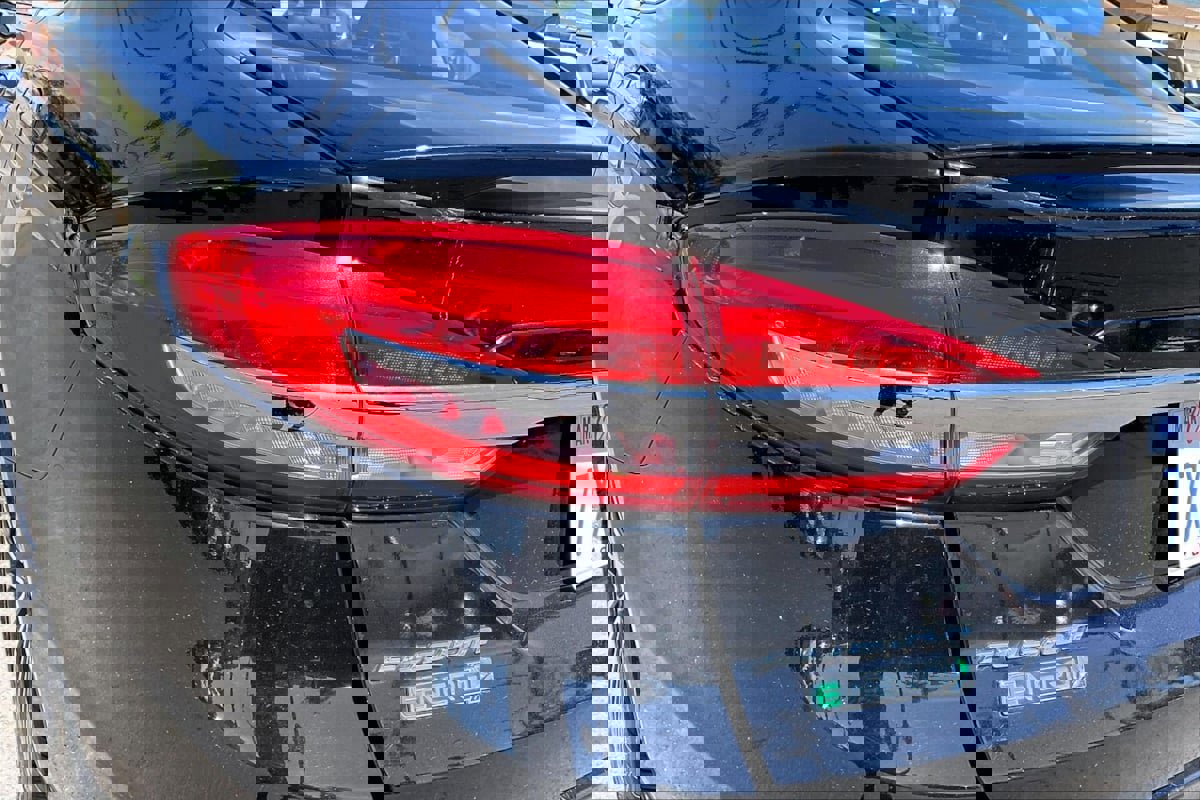 Used 2017 Ford Fusion Energi Titanium FWD image 30