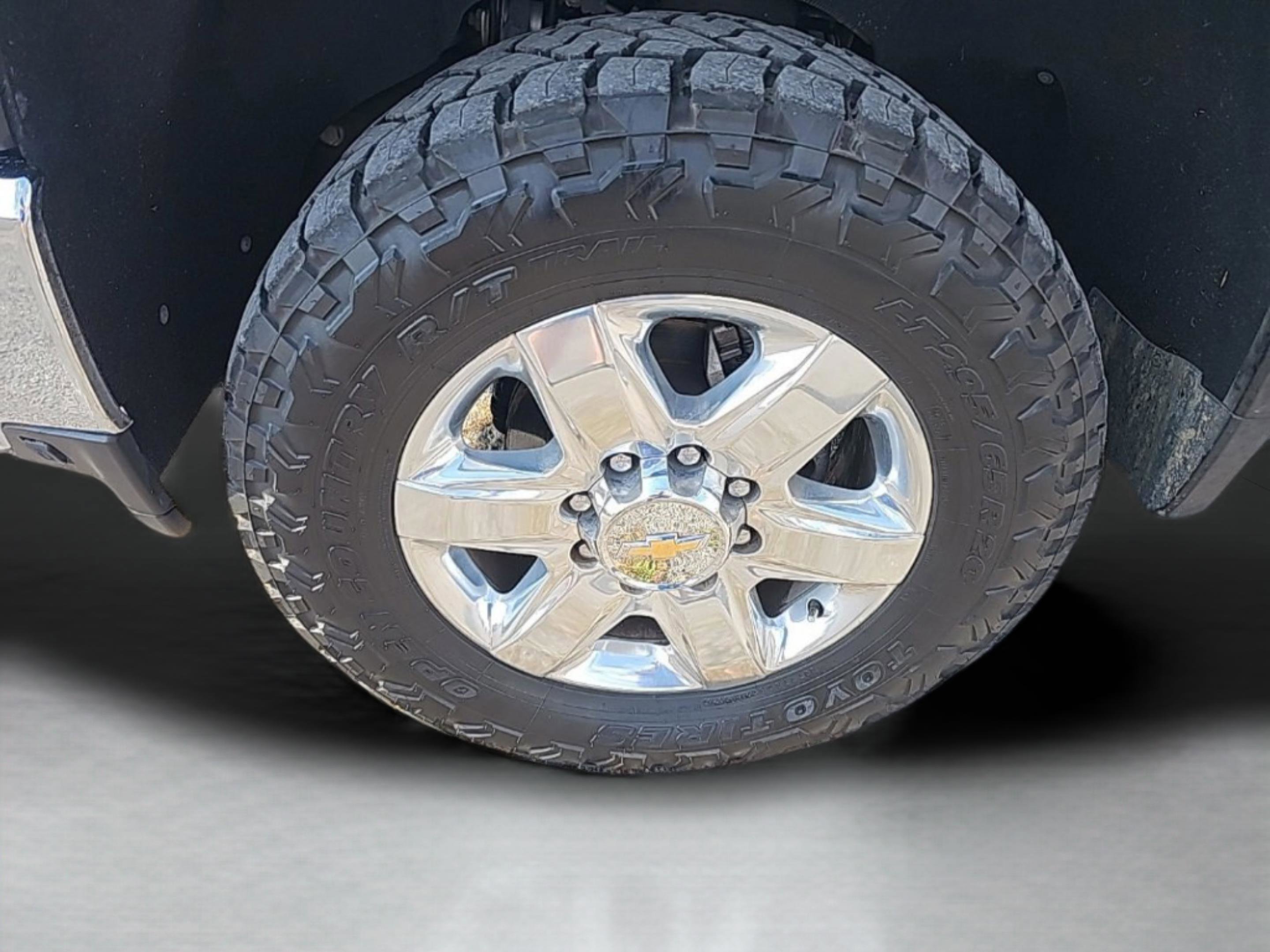 Used 2023 Chevrolet Silverado 2500 LTZ w/ LTZ Premium Package image 44