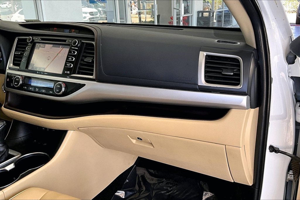 Used 2019 Toyota Highlander XLE AWD/4WD image 27