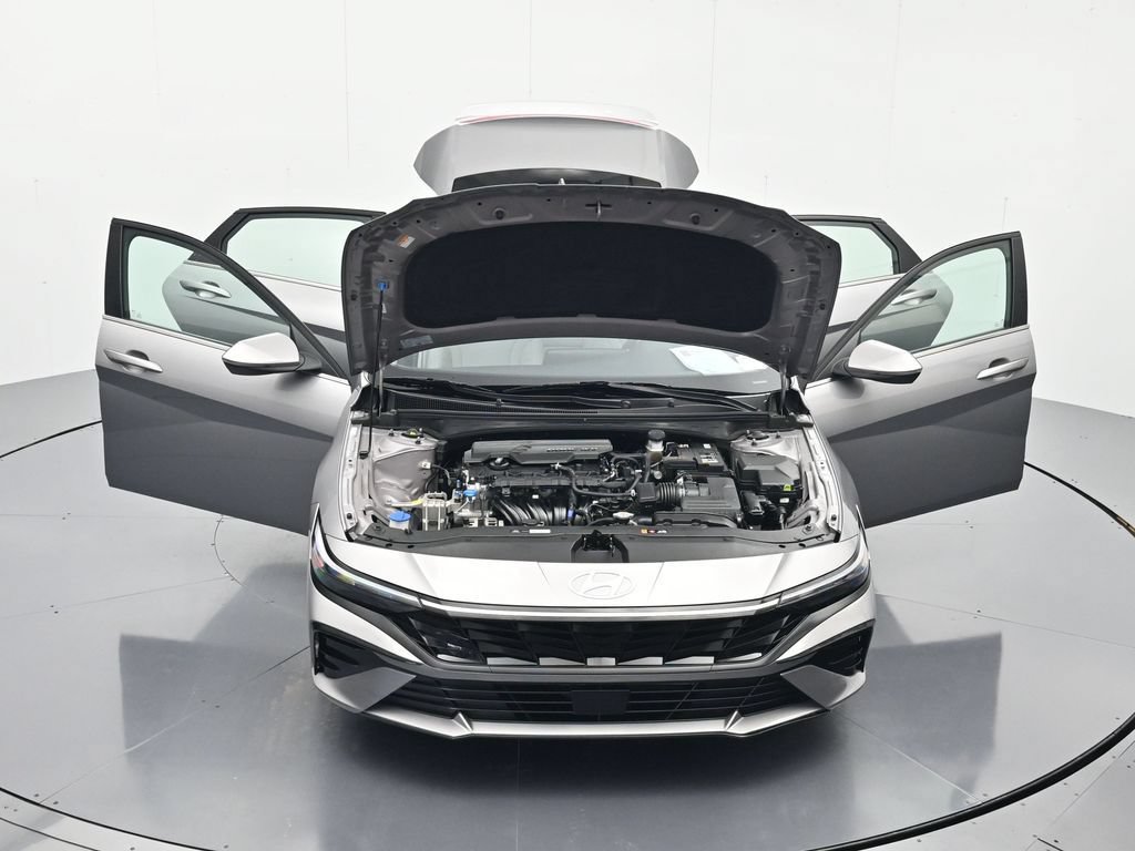 Used 2025 Hyundai Elantra Limited FWD image 47