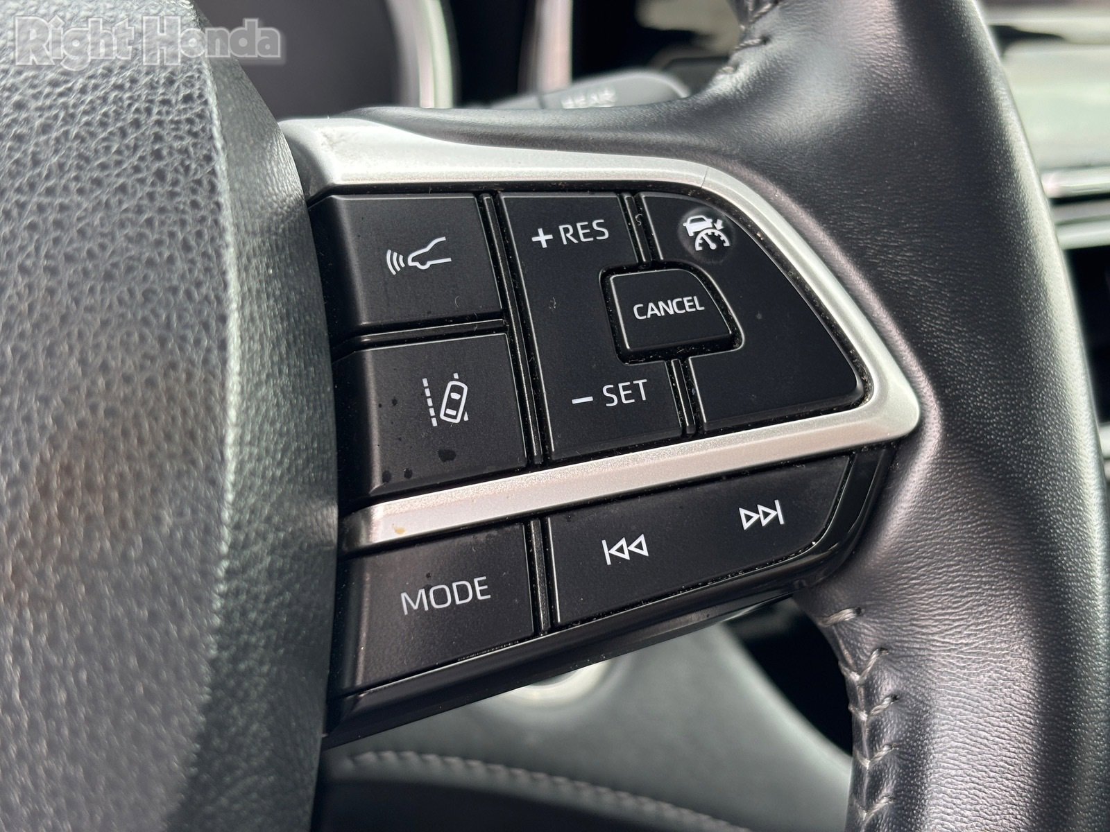 Used 2024 Toyota Highlander XLE image 17