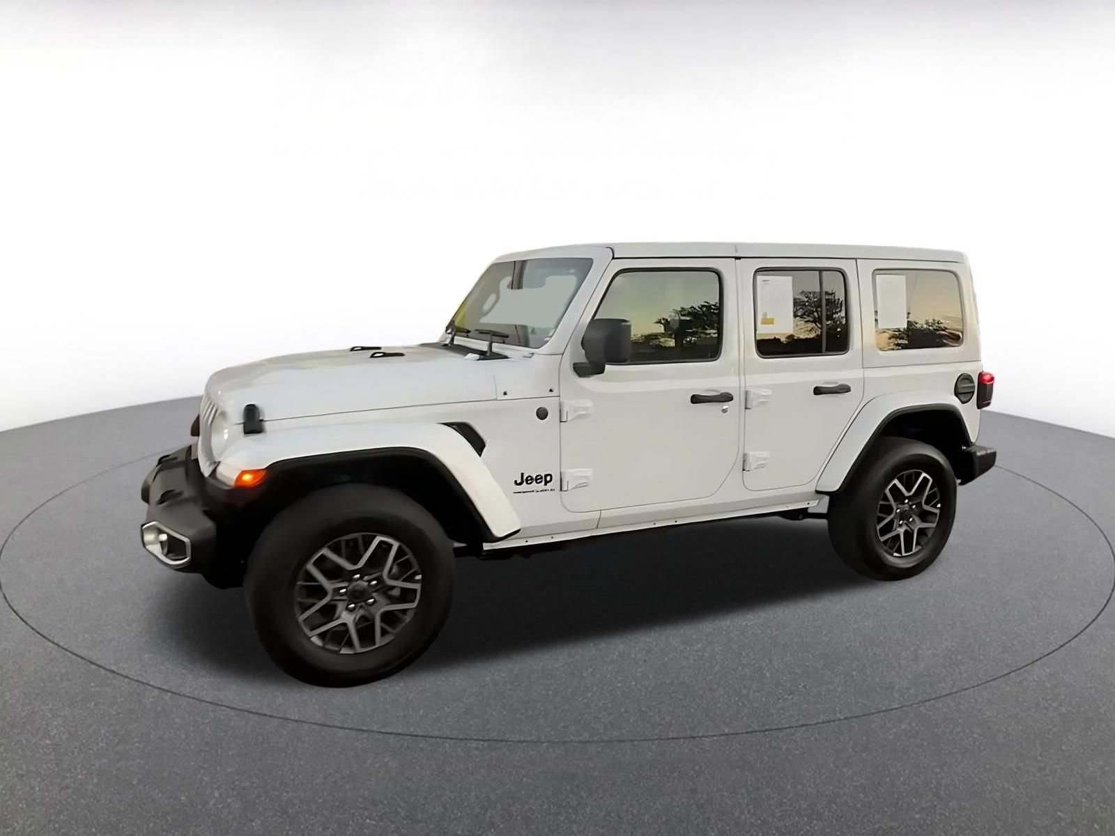 Used 2025 Jeep Wrangler Unlimited Sahara AWD/4WD image 7