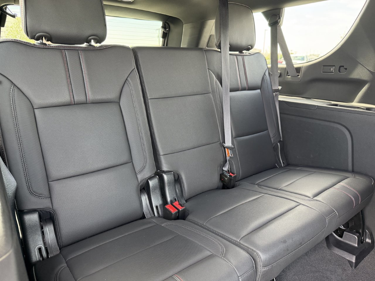 Certified 2023 Chevrolet Suburban RST w/ Luxury Package AWD/4WD image 30